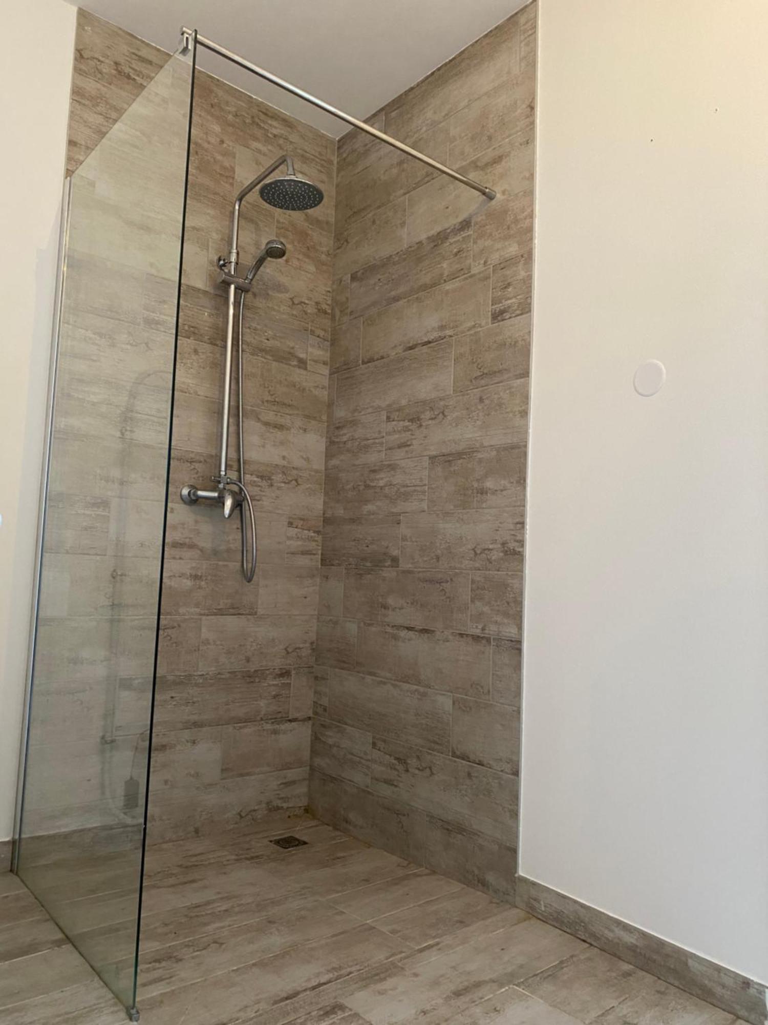 Jolie Chambre Independante, Salle De Bain Privee 莫吉奥 外观 照片